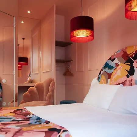 Petit Saint-honoré Hotel