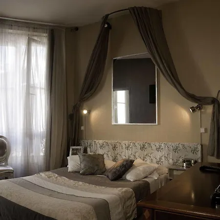 Petit Saint-honoré Hotel 2*