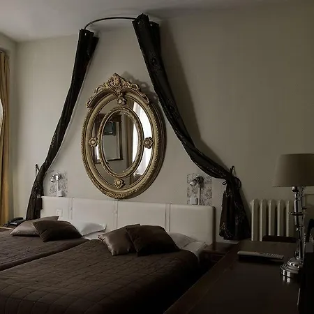 Petit Saint-honore Hotel